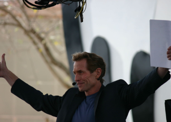 Jeff Kern, CC BY 2.0 https://creativecommons.org/licenses/by/2.0, via Wikimedia Commons