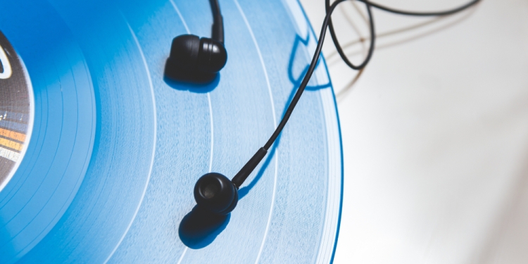 Travis182 image via Shutterstock