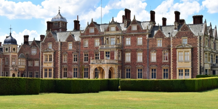 Ega78 image via Shutterstock