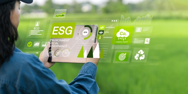 dee karen image via Shutterstock