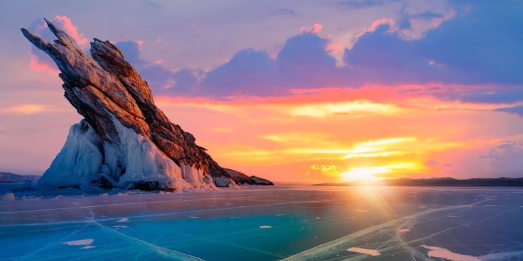 muratart image via Shutterstock