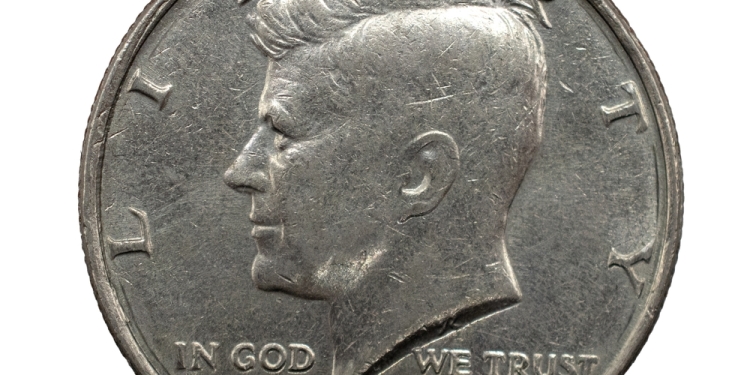 beebatch_photography image via Shutterstock