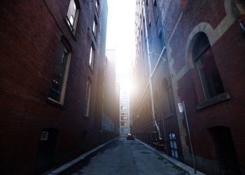 SurangaLK image via Shutterstock