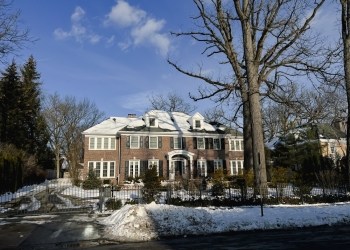 andhikatriyadi image via Shutterstock