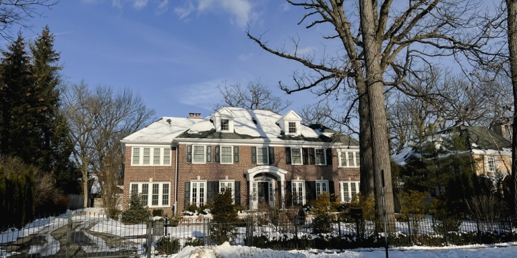 andhikatriyadi image via Shutterstock