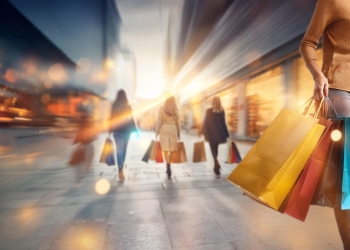 YIUCHEUNG image via Shutterstock