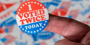 Steve Heap image via Shutterstock