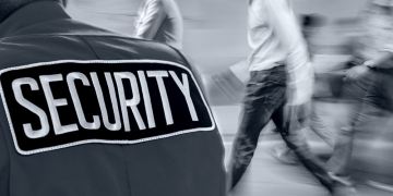 blurAZ image via Shutterstock