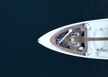 HomeAndSea image via Shutterstock