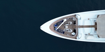 HomeAndSea image via Shutterstock