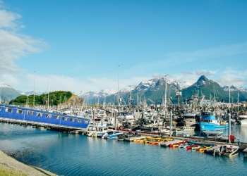 Evina Milenova image via Shutterstock