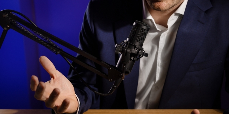 ronstik image via Shutterstock